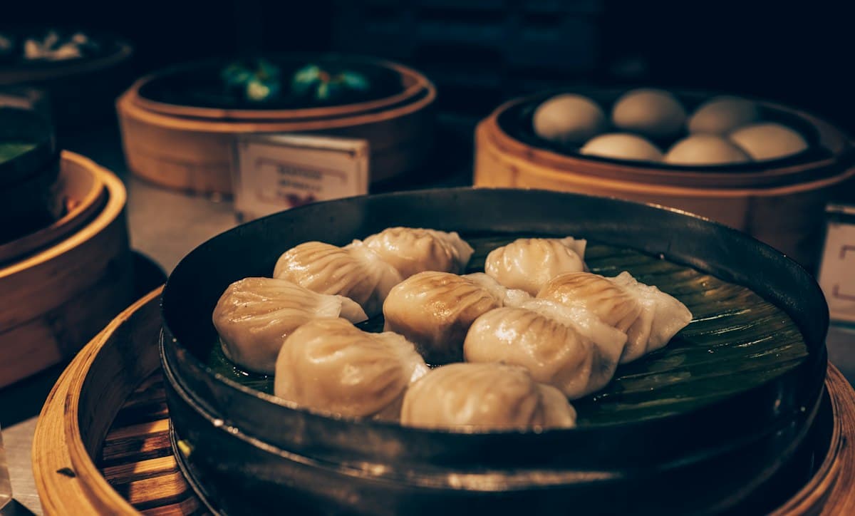 Steamed dumplings in bamboo baskets
